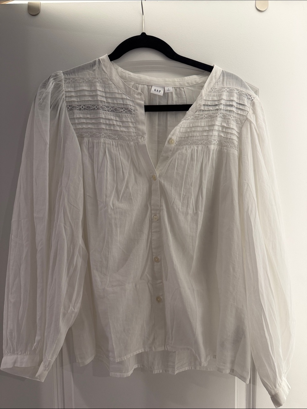 GAP White Pintuck & Lace Peasant Blouse